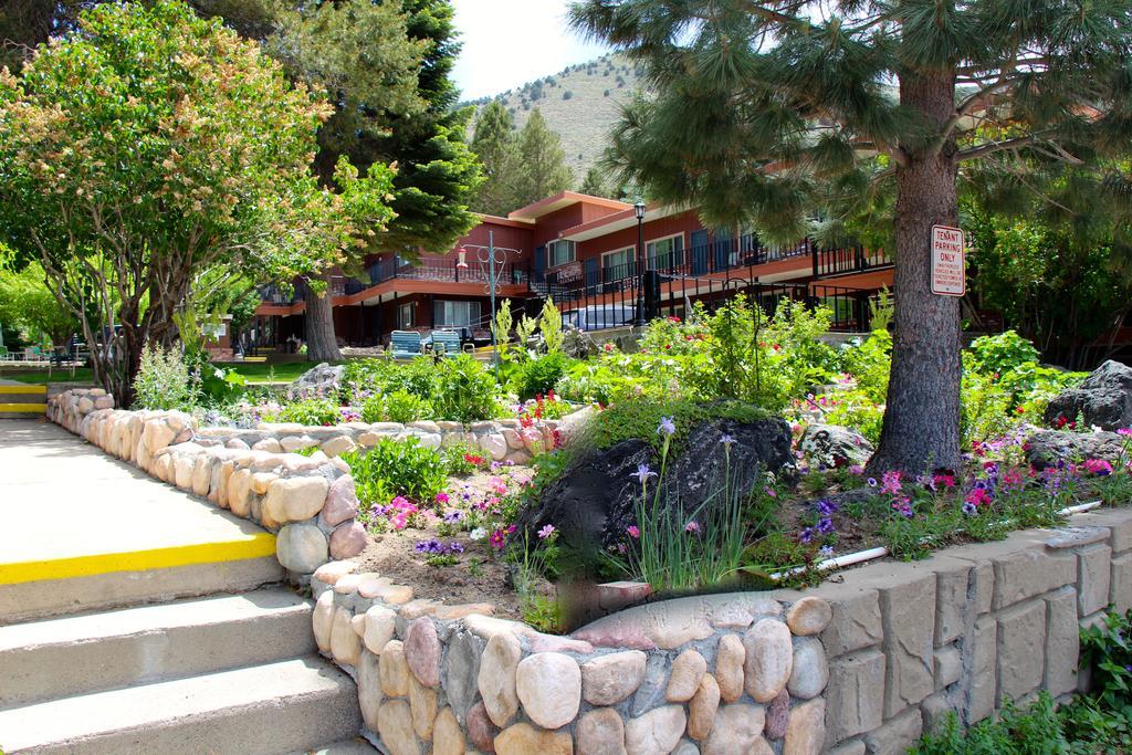 LAKE VIEW LODGE LEE VINING, CA (United States) - from US$ 169 | BOOKED